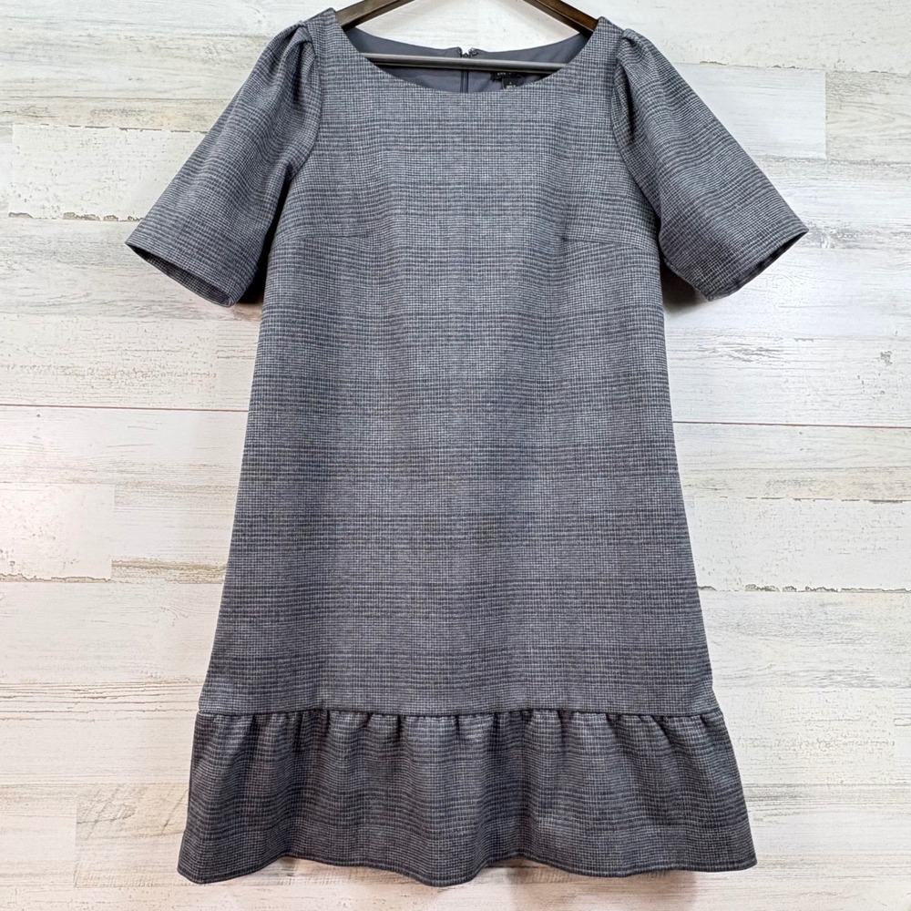 Ann Taylor Grey Glen Plaid Ruffle Hem Shift Dress Short Sleeve Flannel Size S